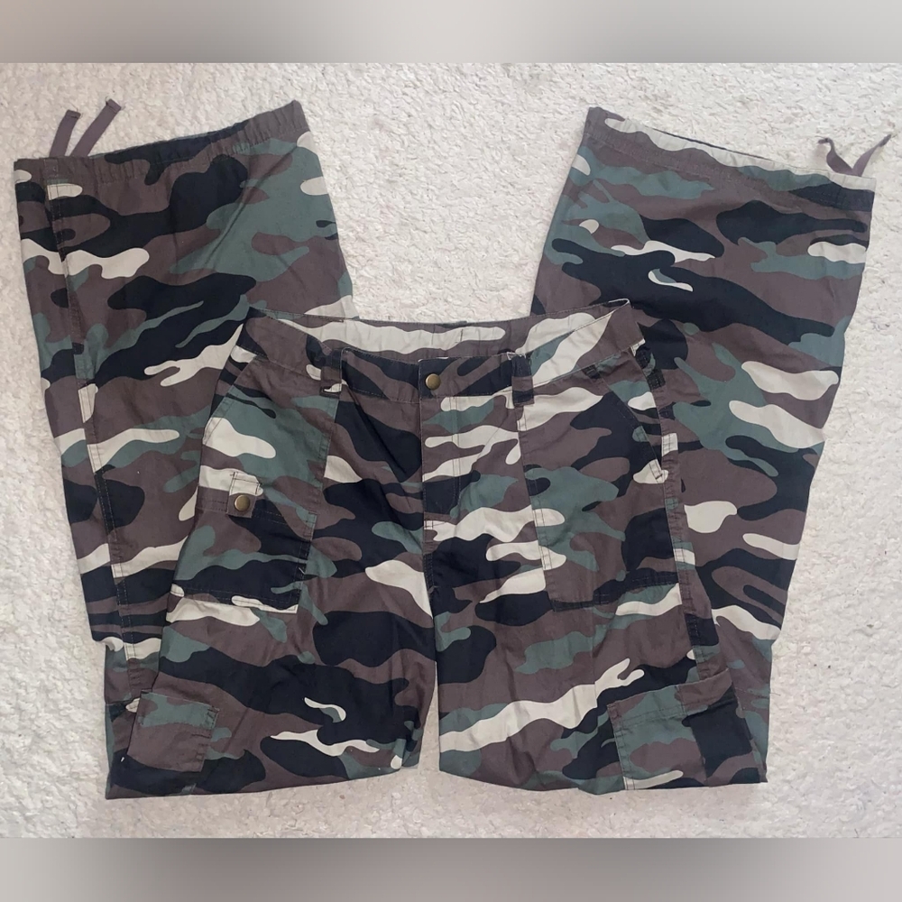 Camo wide leg cargo pants